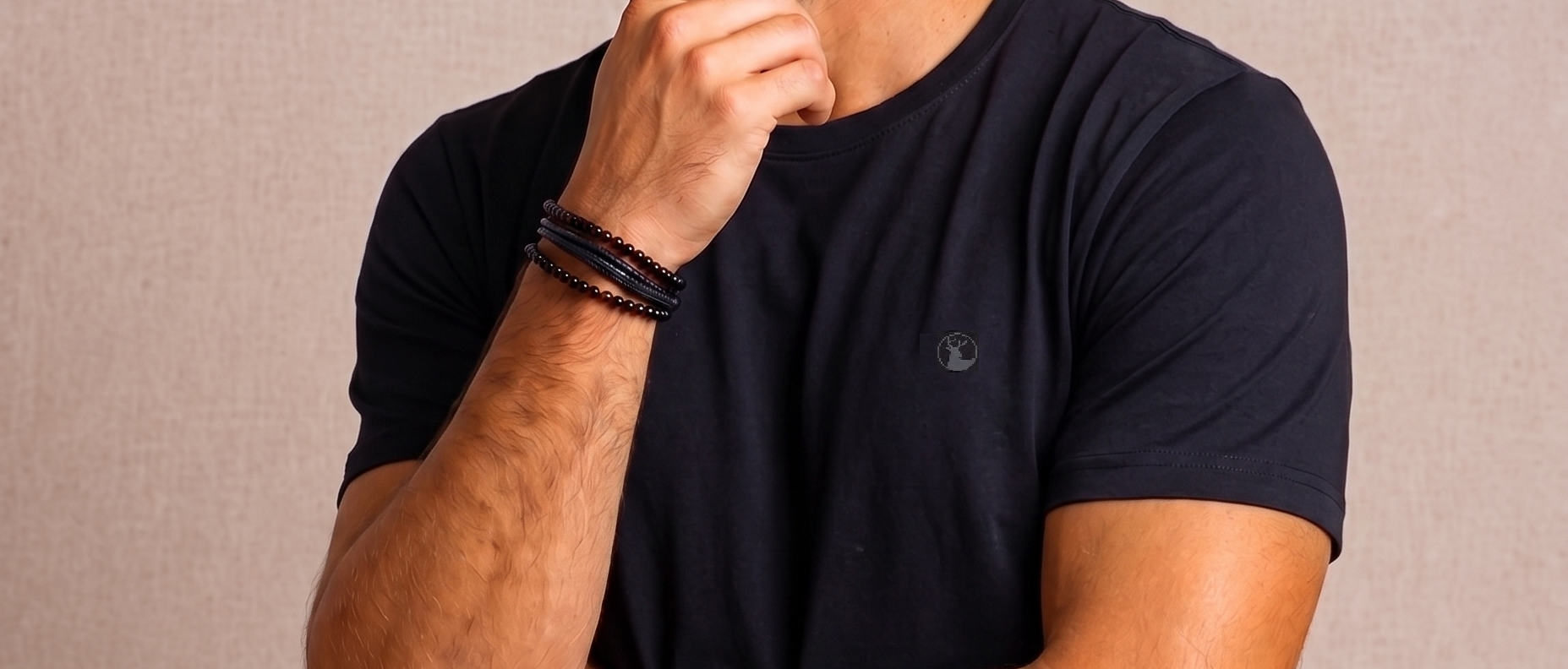 Polera Negra Cuello Redondo Modelo Bagó - Fogliatti