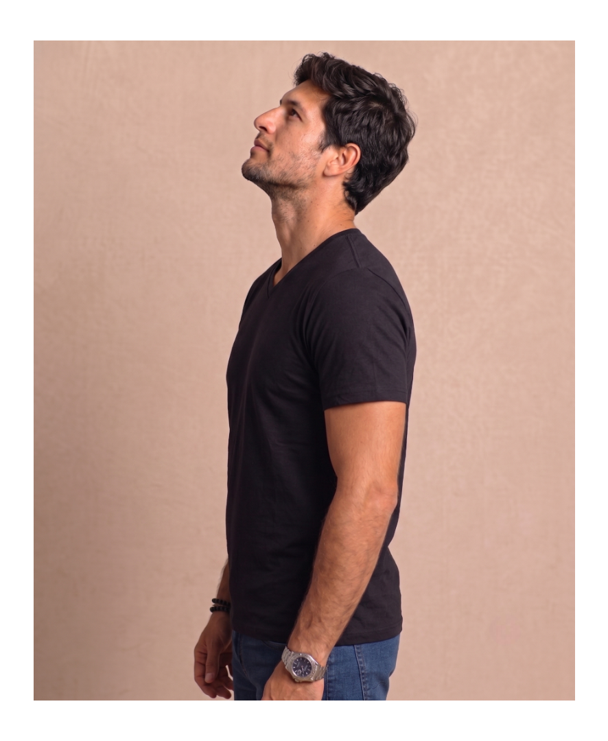 Polera Negra Cuello V Modelo Barbé - Fogliatti