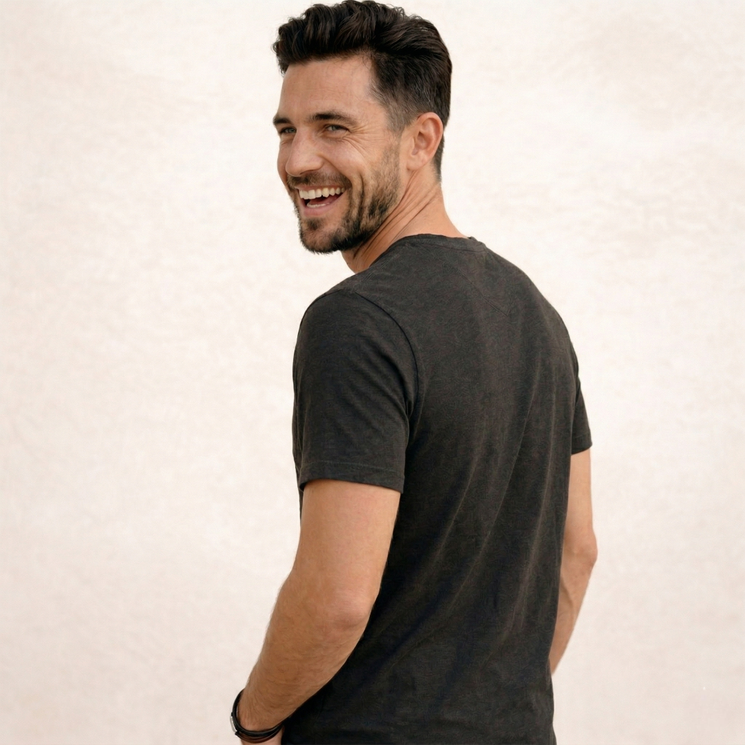 Polera Negra Cuello V Modelo Barbé - Fogliatti