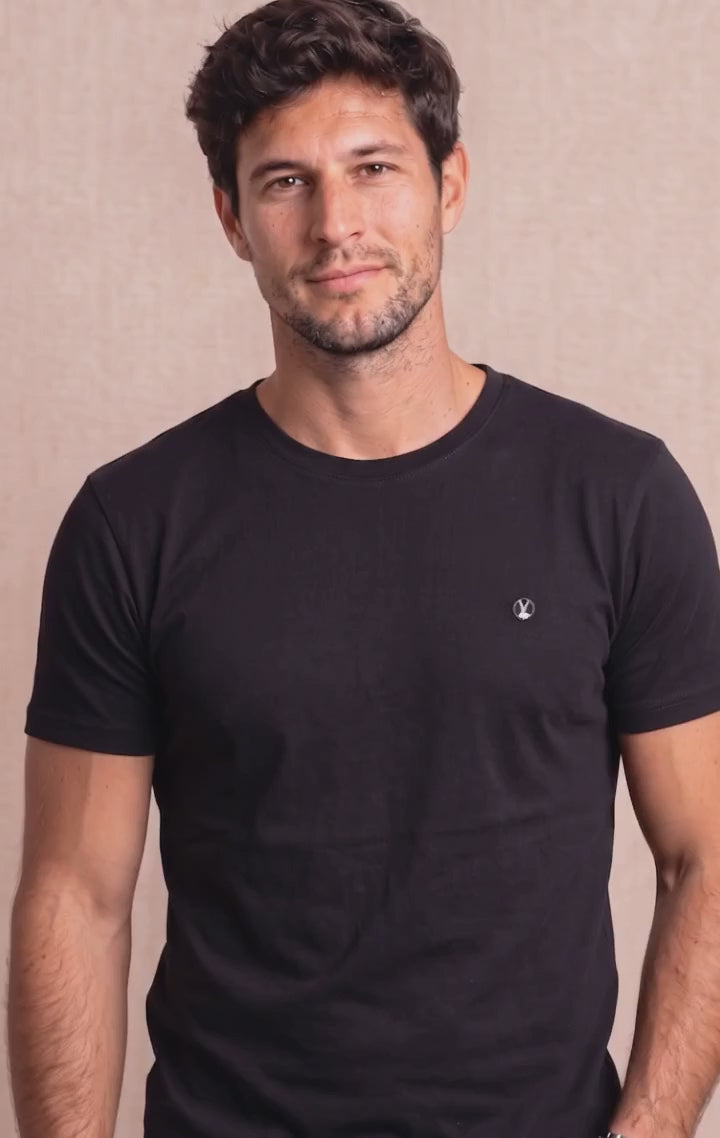 Polera Negra Cuello Redondo Modelo Bagó - Fogliatti